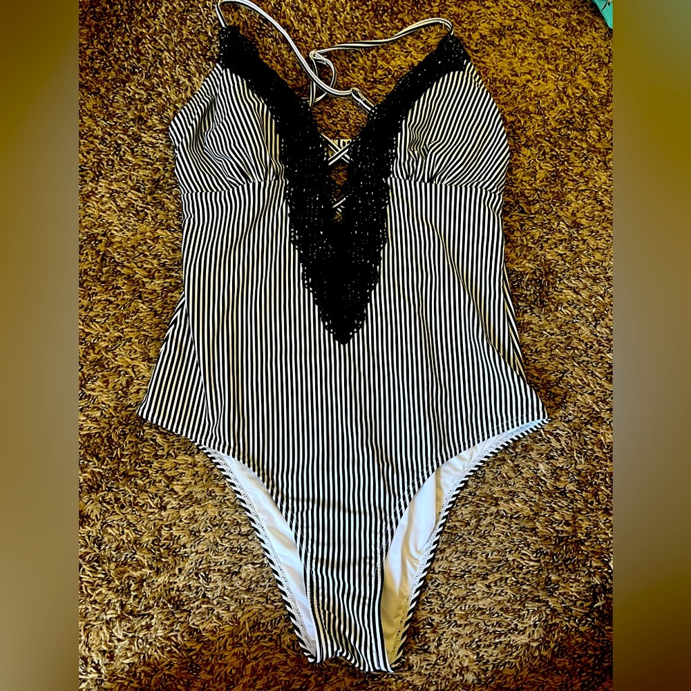 Women’s Cupshe bathing suit XL, gently worn